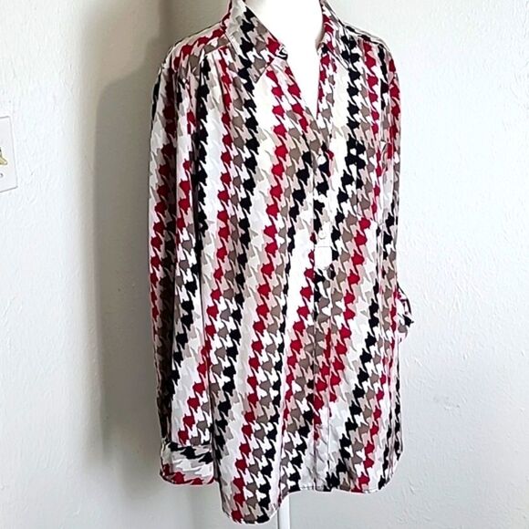 Style & Co Rose, Black,    White & Gray Printed Buttondown Blouse, Size 2X - Picture 2 of 10